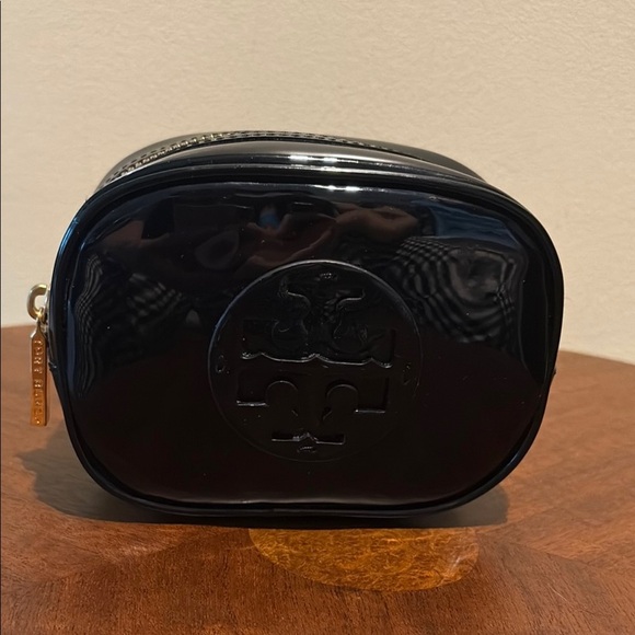 Tory Burch cosmetic case make up bag patent leather Black/gold tone Hw. NWOT - Picture 3 of 13